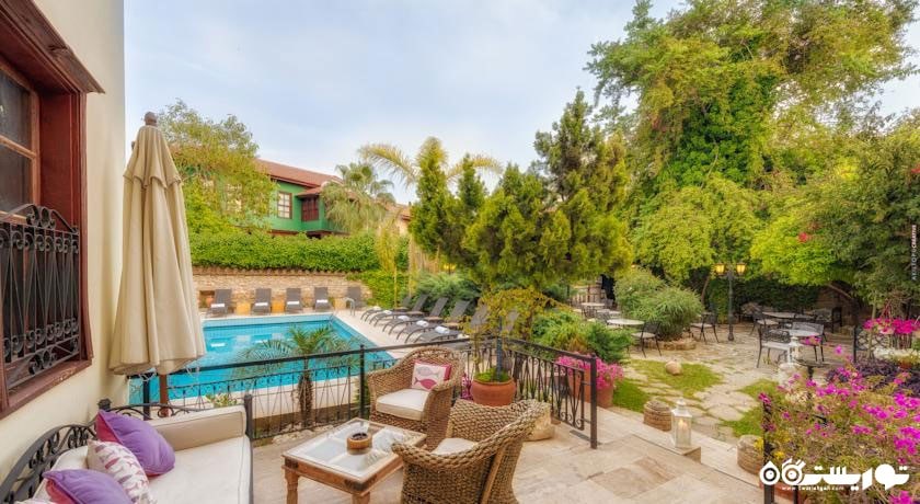 رستوران کنار استخر هتل تووانا